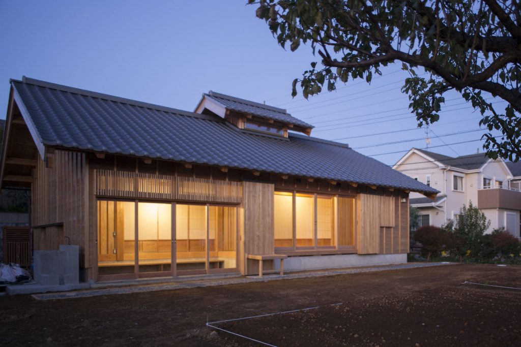 Amazon.co.jp: 秋葉原感覚で住宅を考える : 石山 修武: 本